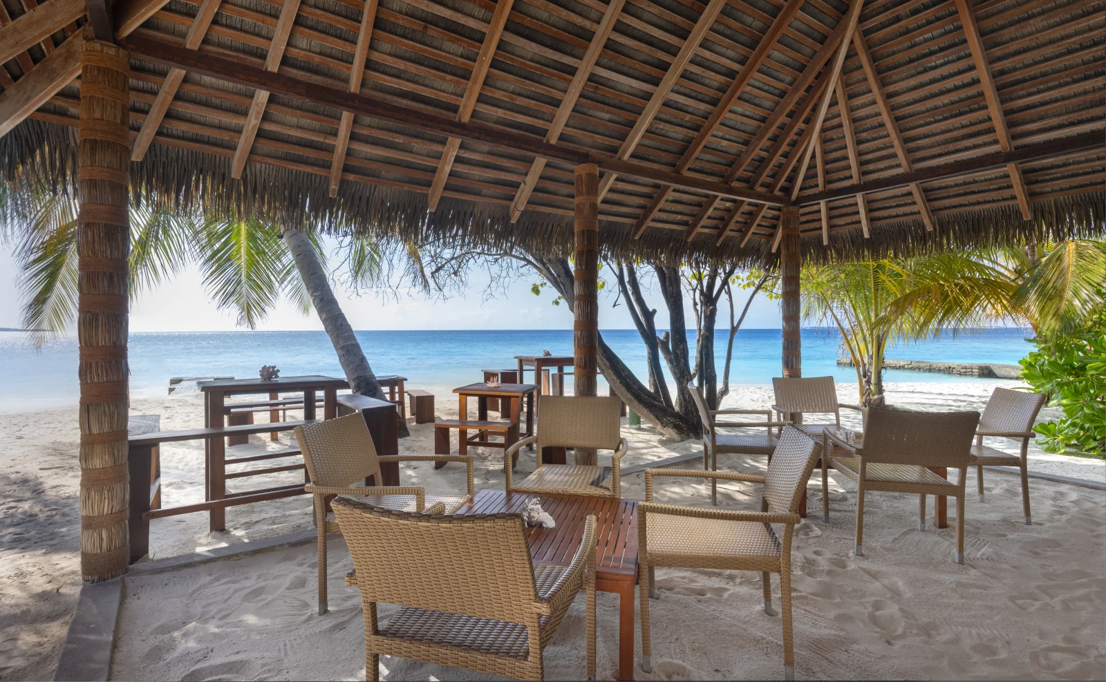 Albino Bar, Adaaran Select Meedhupparu