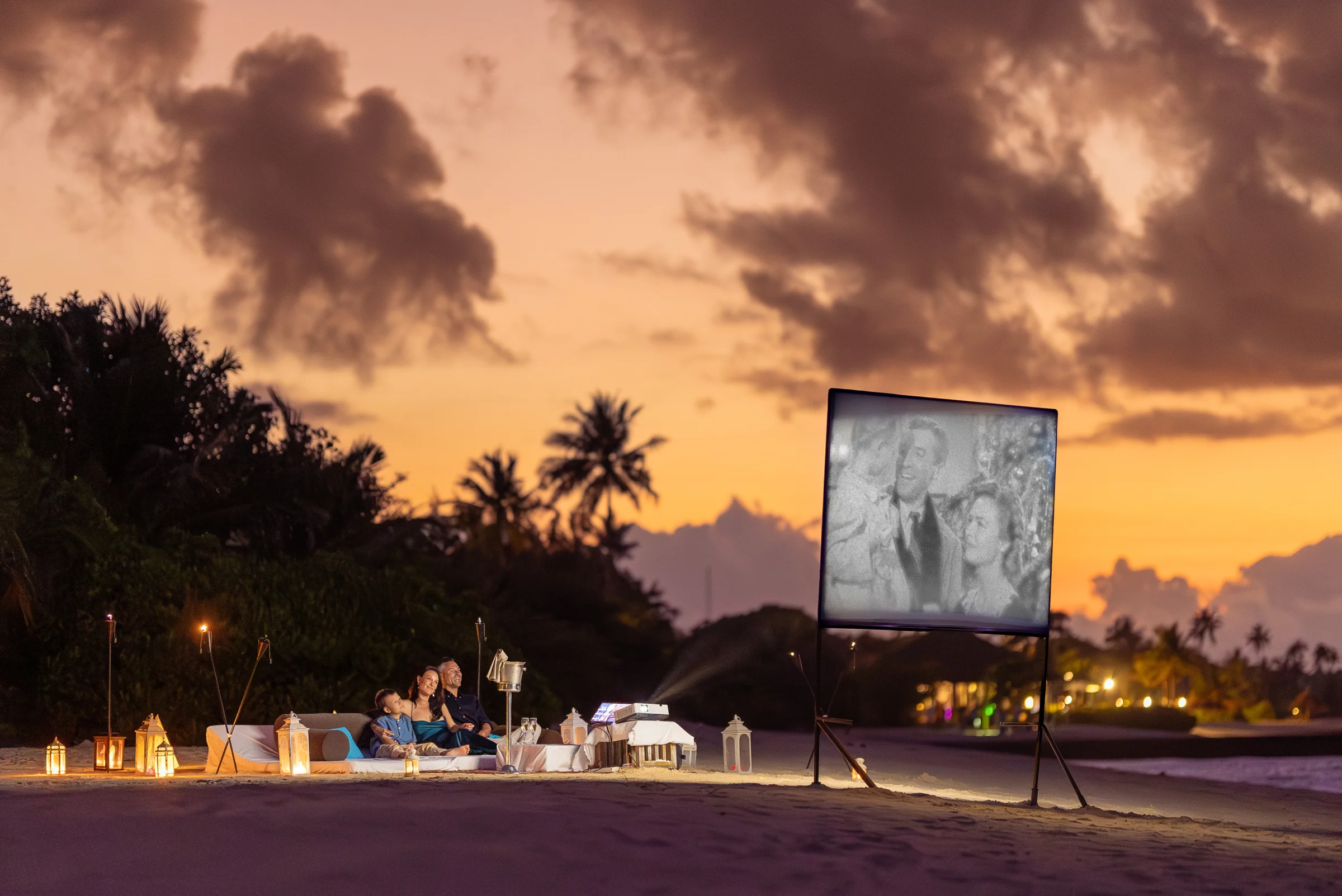 Private sunset cinema on the beach, Atmosphere Kanifushi