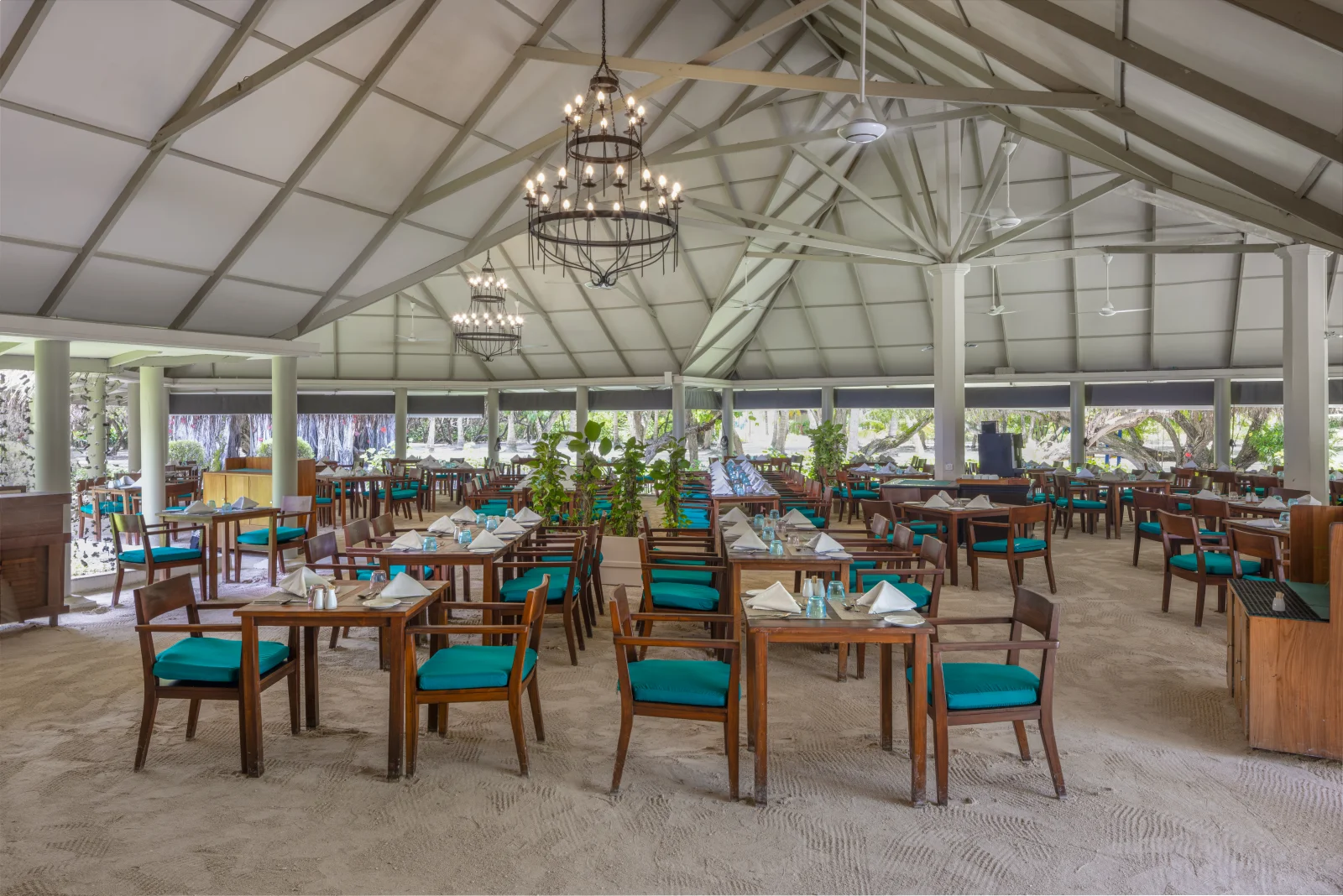 Banyan Restaurant, Adaaran Select Hudhuranfushi