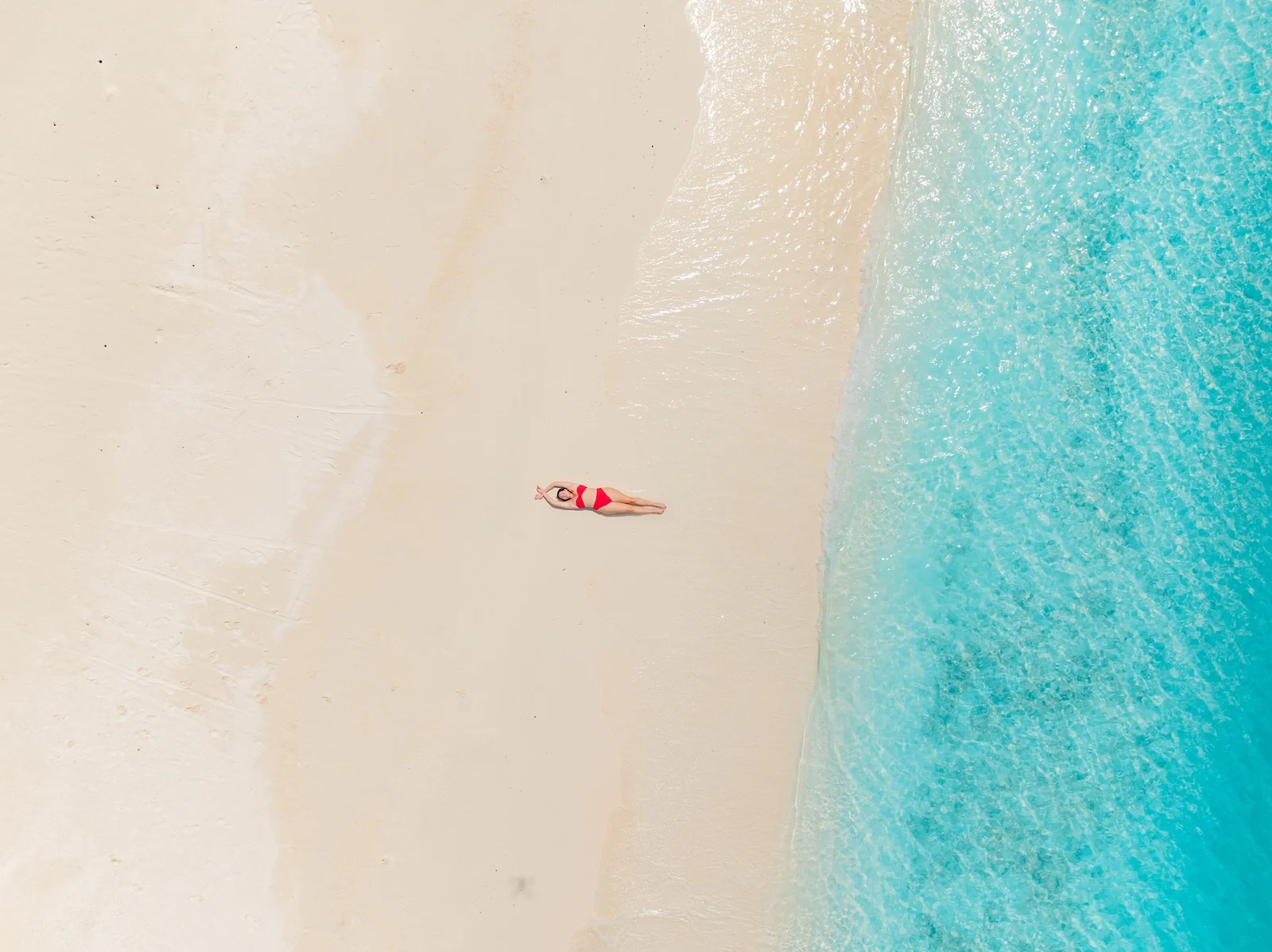 Top-down view of the beach and shoreline, NOOE Maldives Kunaavashi