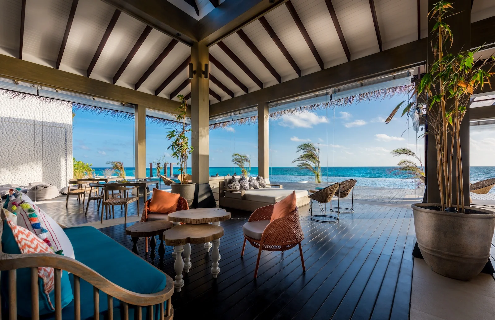 Breeze Poolside Dining & Bar, Grand Park Kodhipparu