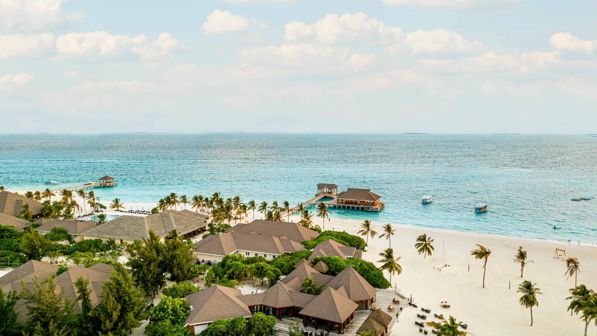 Beach and villas from above, Brennia Kottefaru