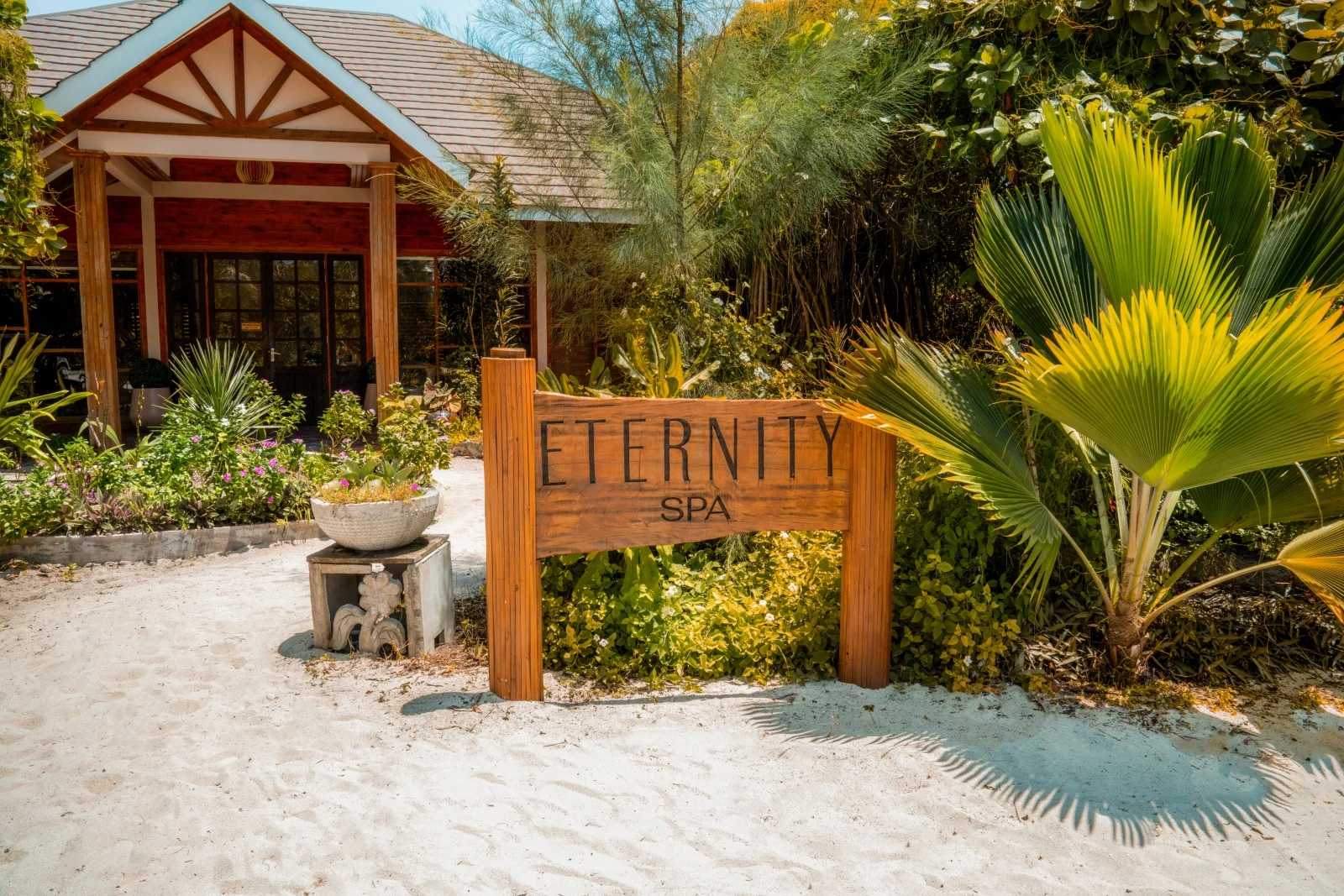 Eternity Spa, Brennia Kottefaru