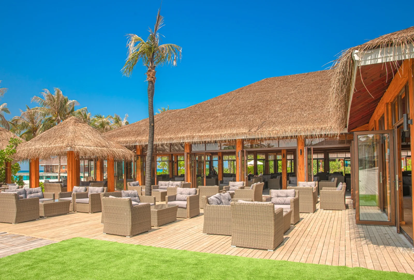 La Pella bar, Brennia Kottefaru