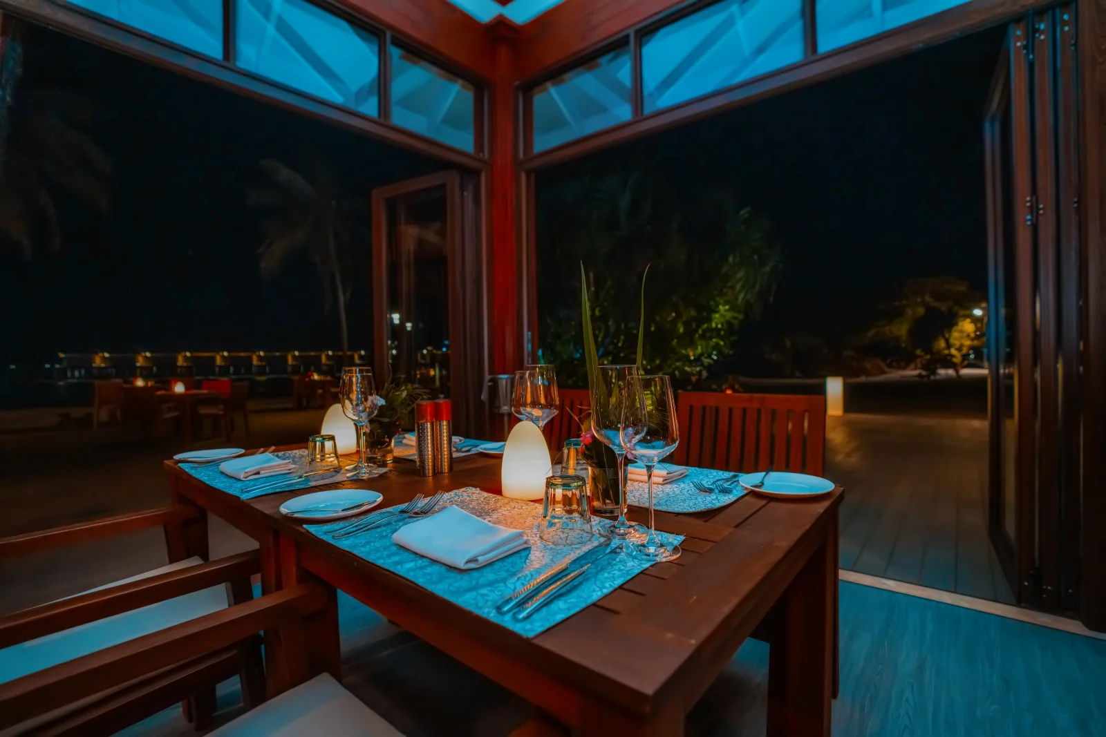 Manta restaurant, Brennia Kottefaru