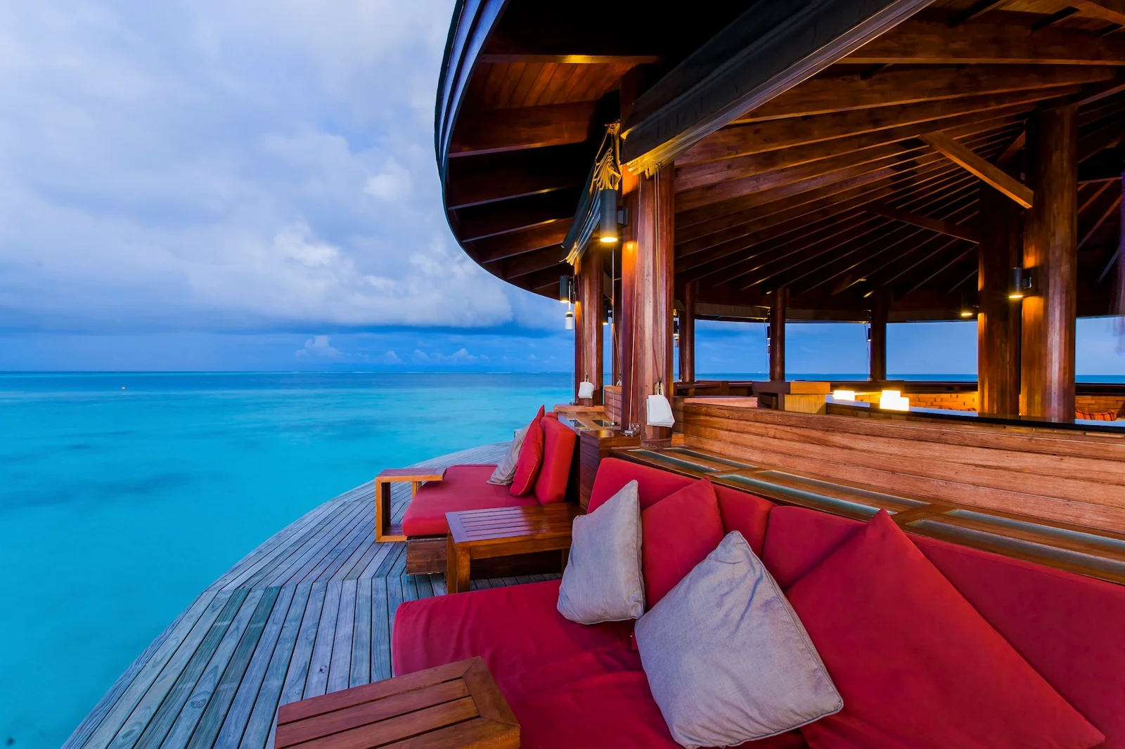 Viu Bar, Centara Ras Fushi