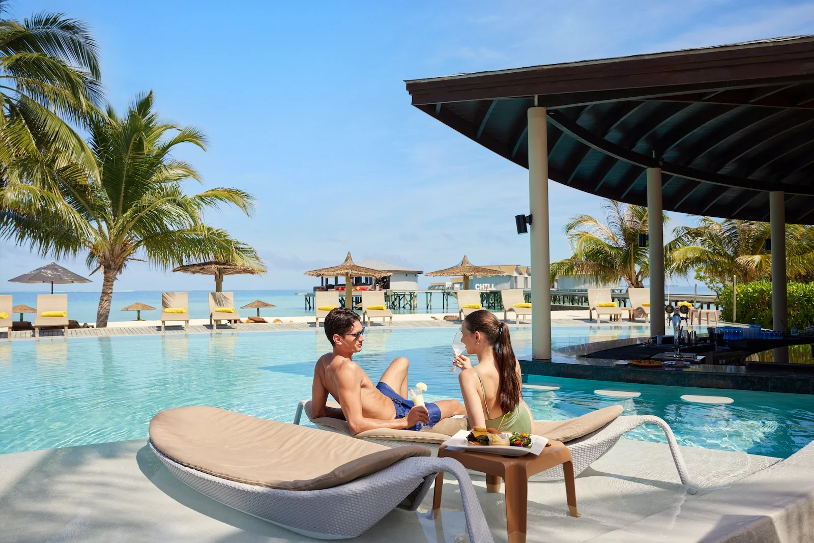 Waves Pool Bar, Centara Ras Fushi