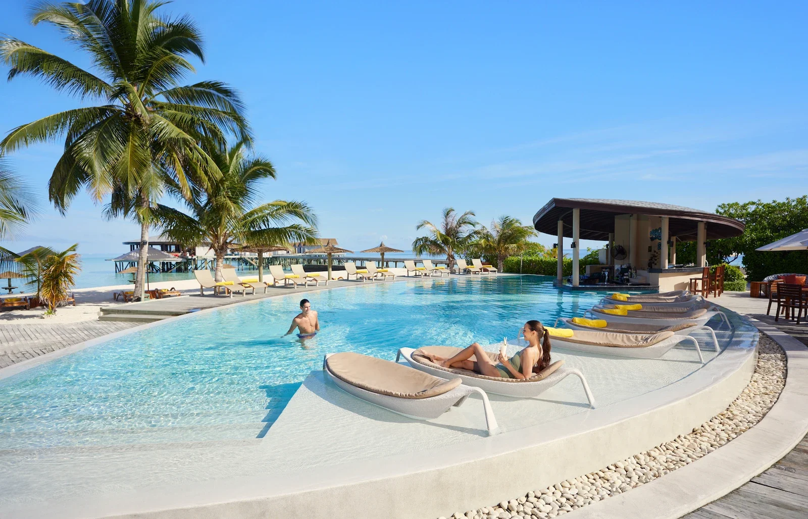 Waves Pool Bar, Centara Ras Fushi