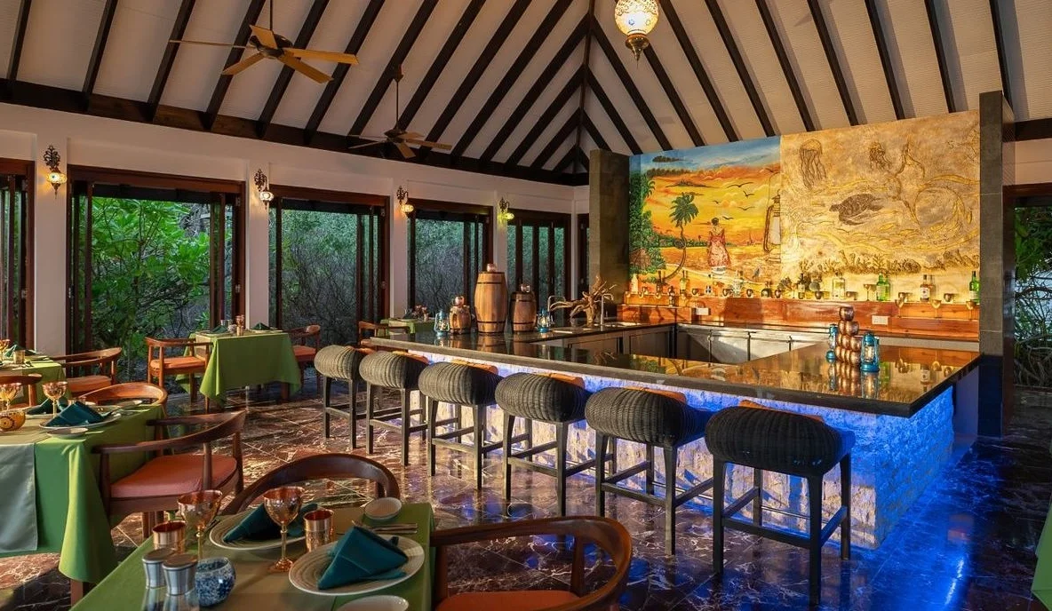 Lantern Bar, Atmosphere Kanifushi