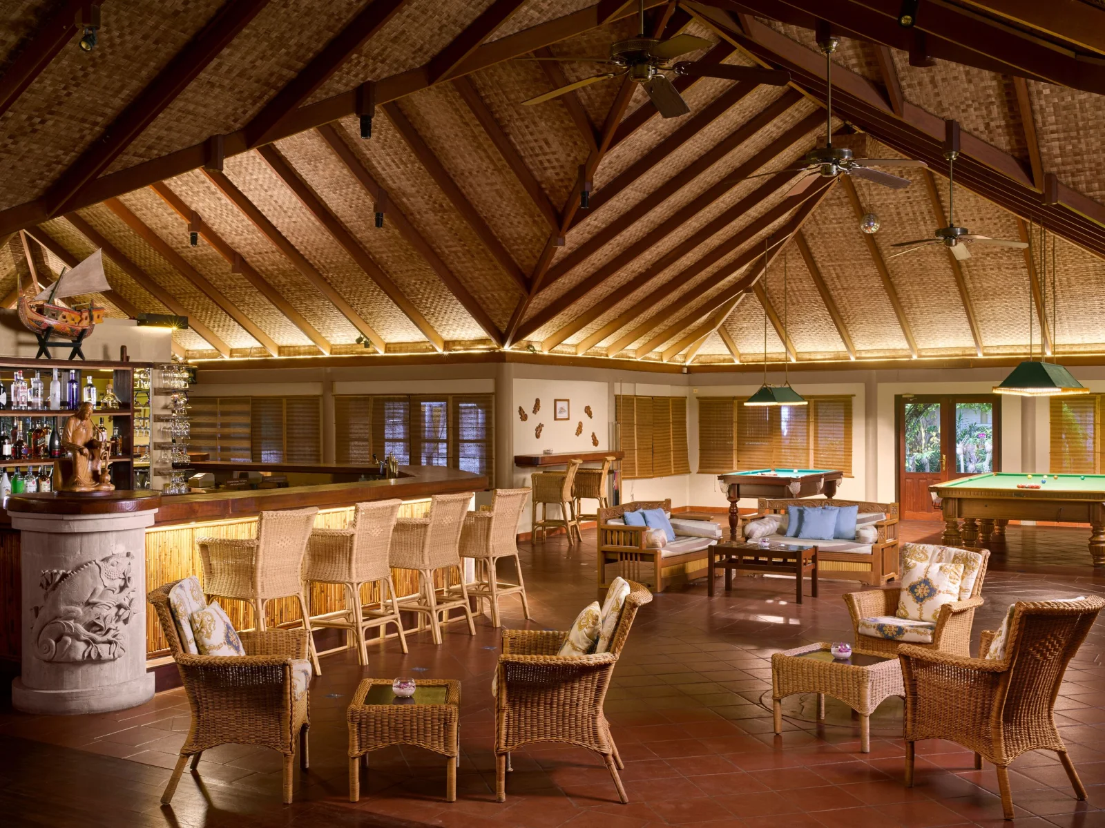 Fun Pub Bar, Royal Island Resort and Spa Maldives