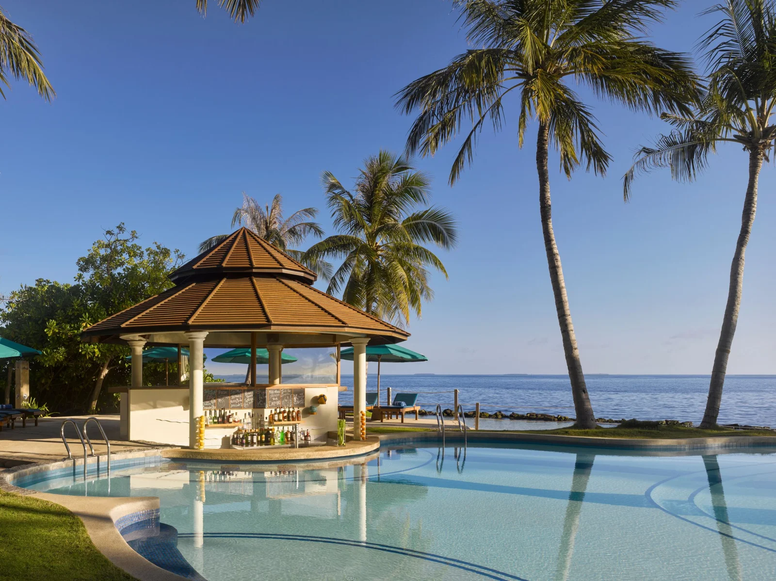 Pool Bar, Royal Island Resort and Spa Maldives