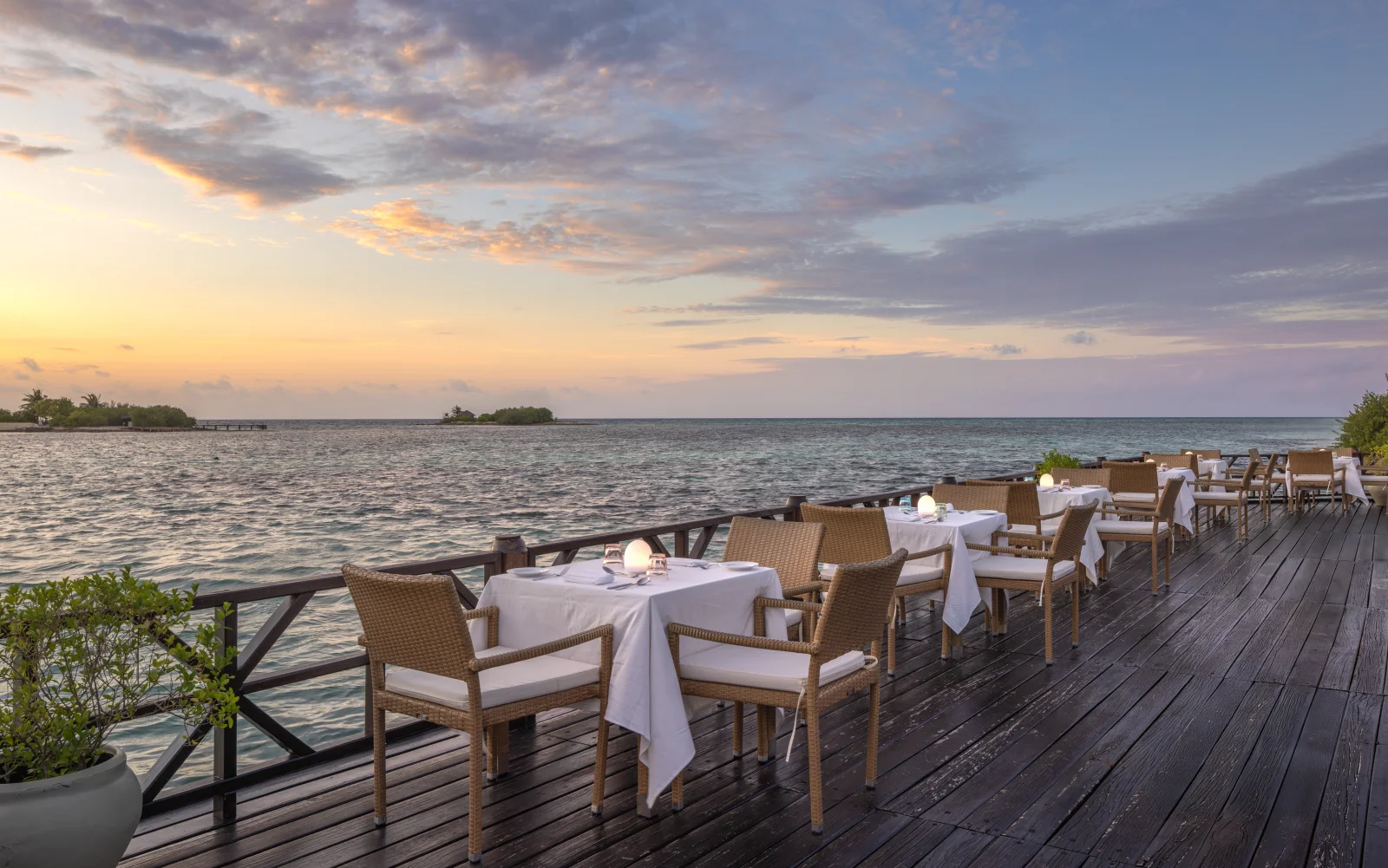 Sunset Restaurant, Adaaran Select Hudhuranfushi