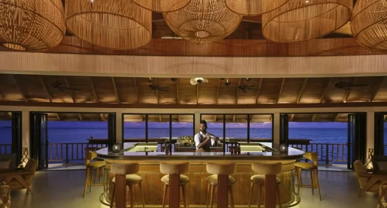 The Yellow Fin Club, Anantara Dhigu
