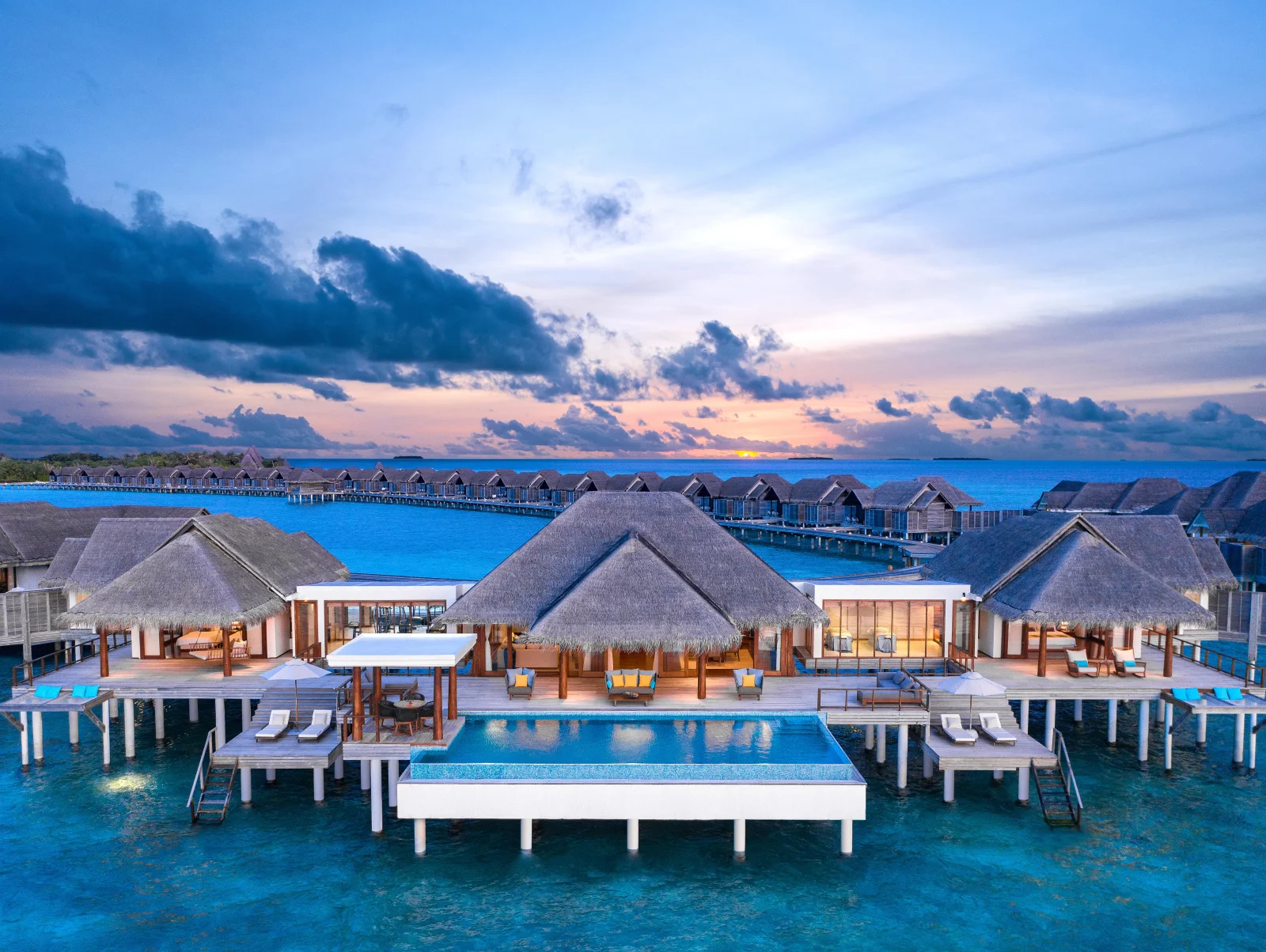 Two Bedroom Sunset Over Water Pool Residence, Anantara Kihavah