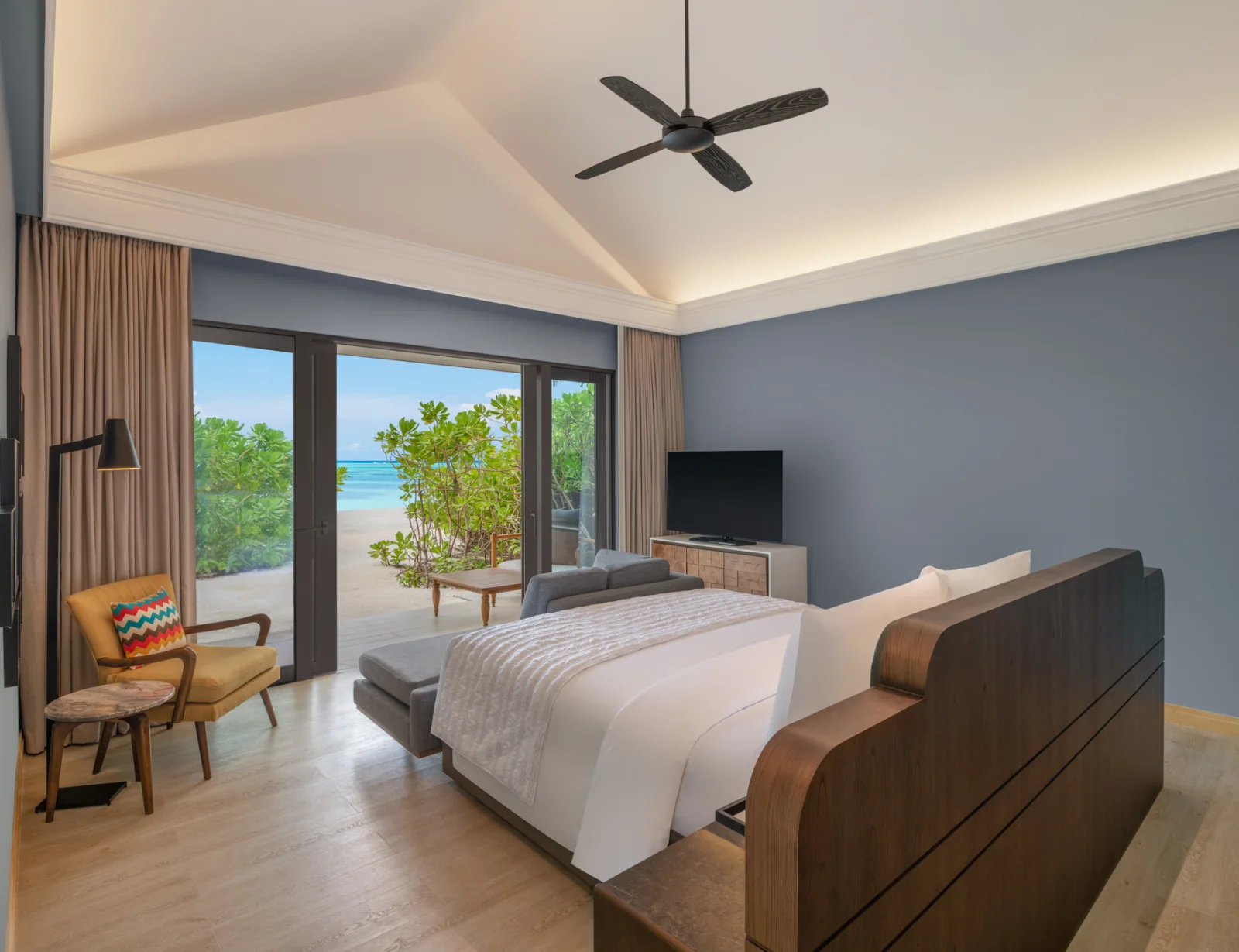 Beach Villa Bedroom, Le Méridien Maldives