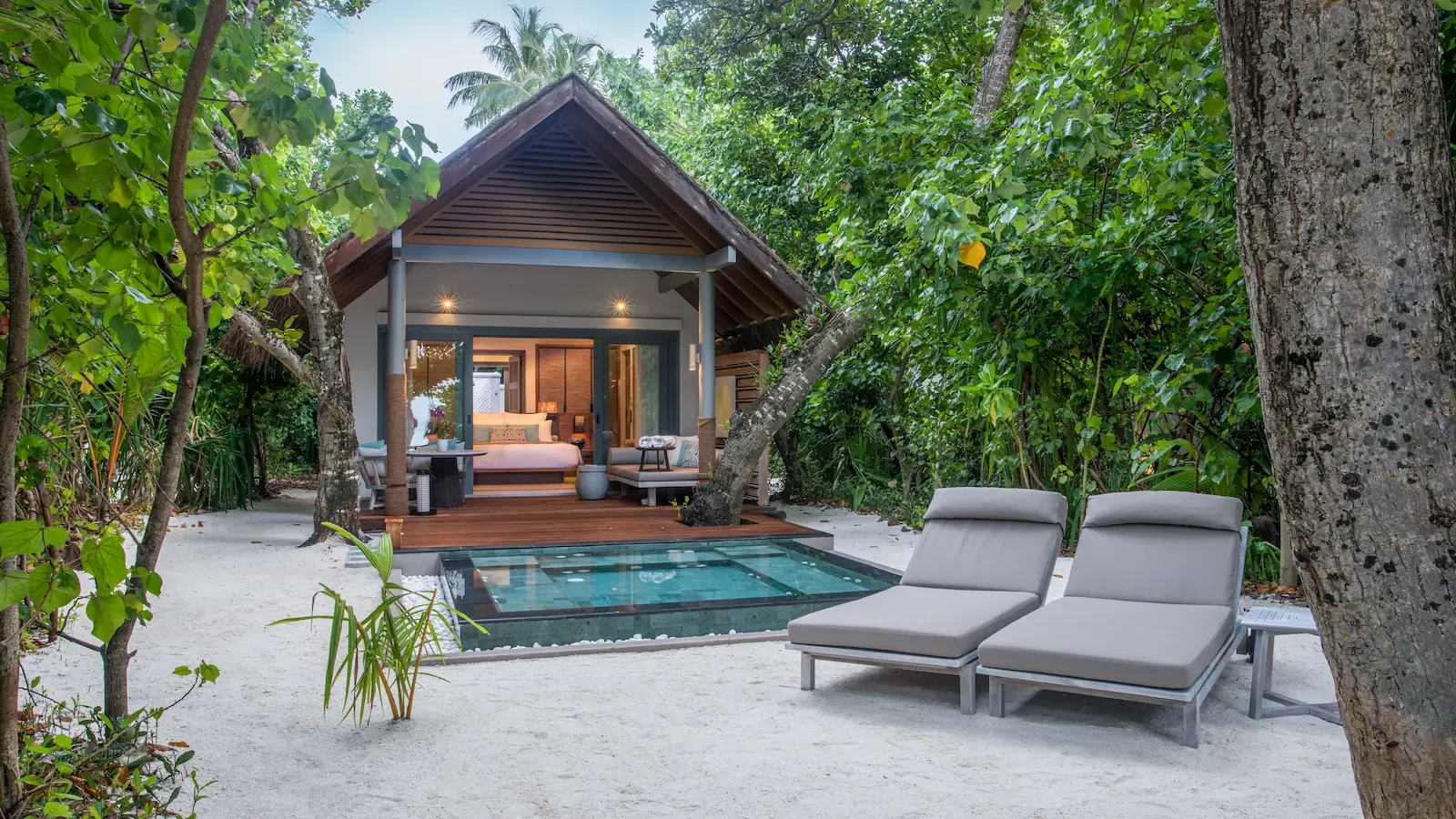 Beach Villa with Plunge Pool, Vakkaru Maldives
