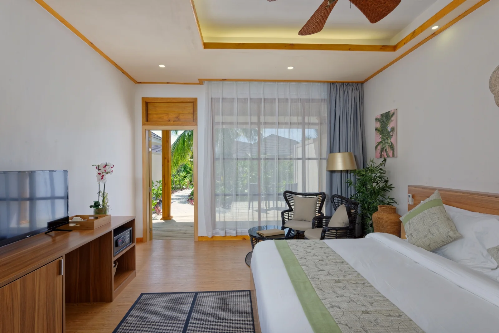 Bougain Villa, Brennia Kottefaru