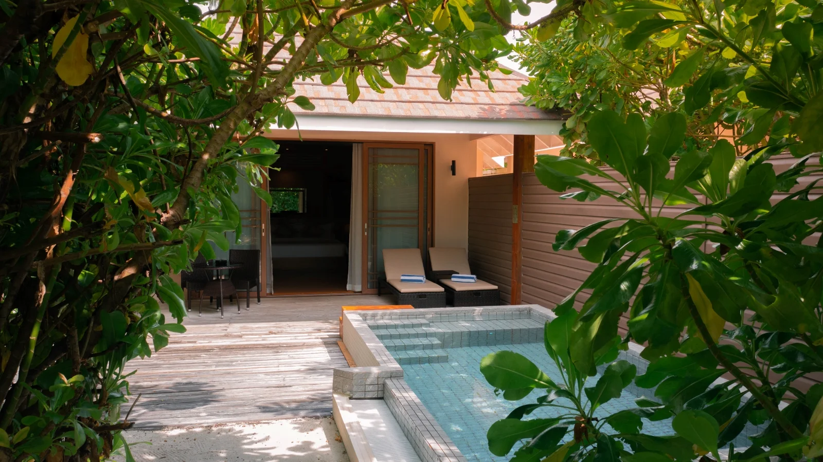 Deluxe Beach Pool Villa, Brennia Kottefaru