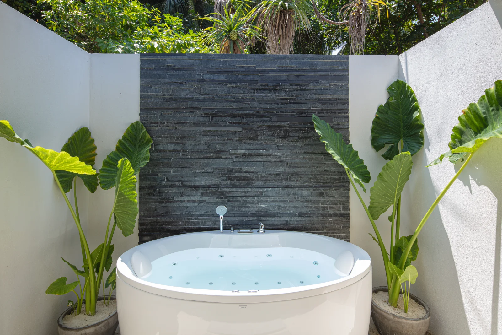 Jacuzzi Beach Villa, Adaaran Select Meedhupparu