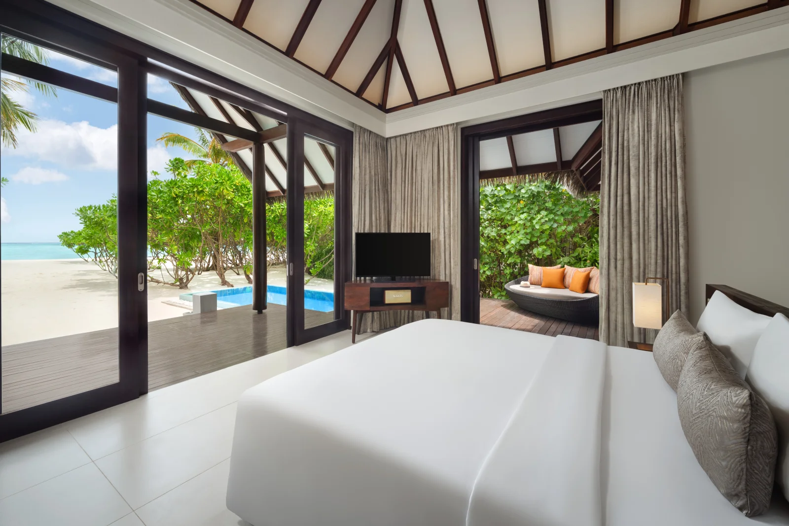 Sunset Pool Beach Villa, Heritance Aarah